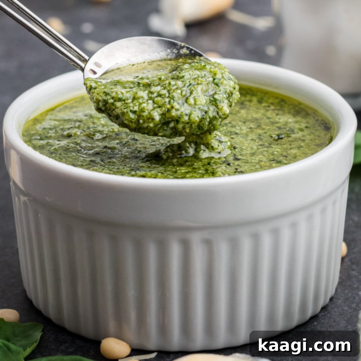 Vibrant Pesto Vinaigrette 1 featured 10541