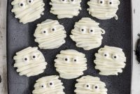 Spooky Oreo Mummies