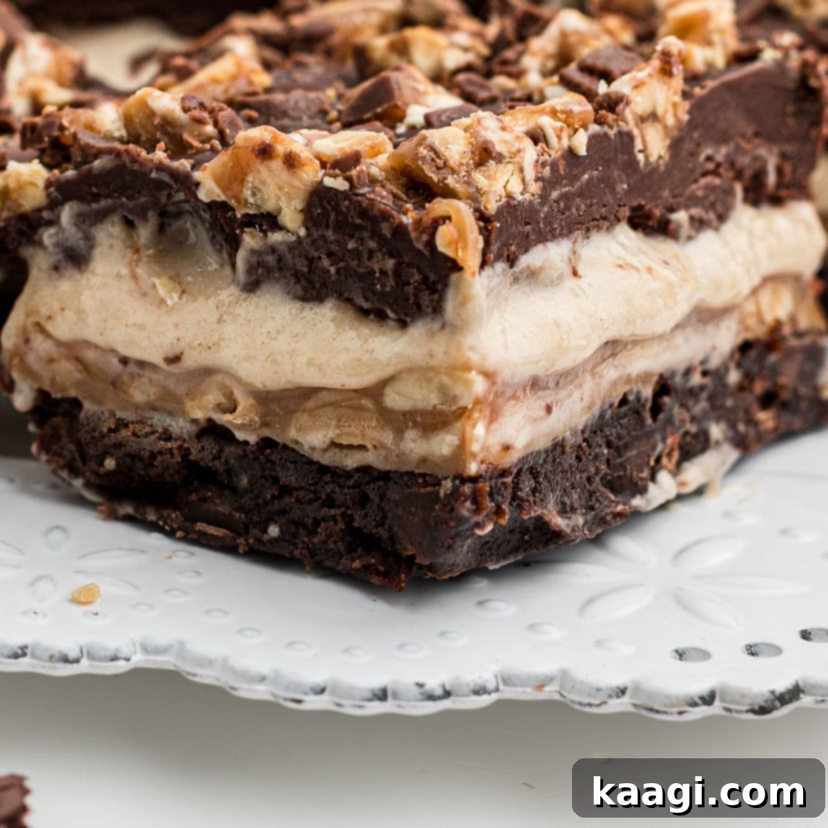 Ultimate Snickers Brownies 1 featured 6566