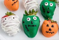 Spooky Chocolate-Dipped Strawberries
