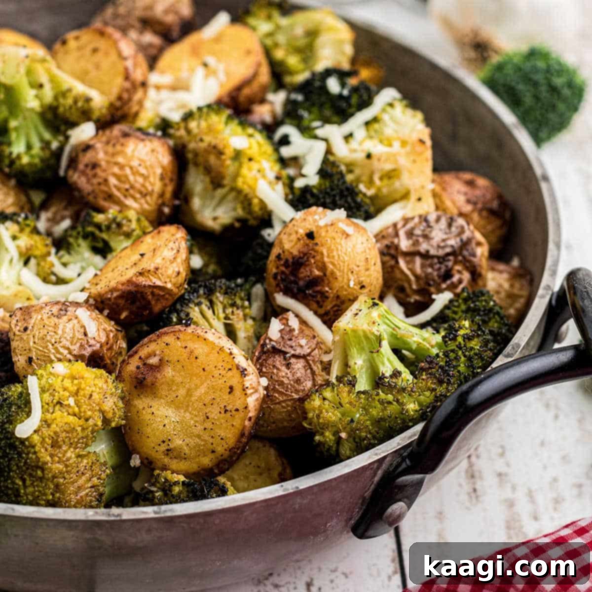 Crispy Roasted Potatoes and Broccoli 1 featured 9328