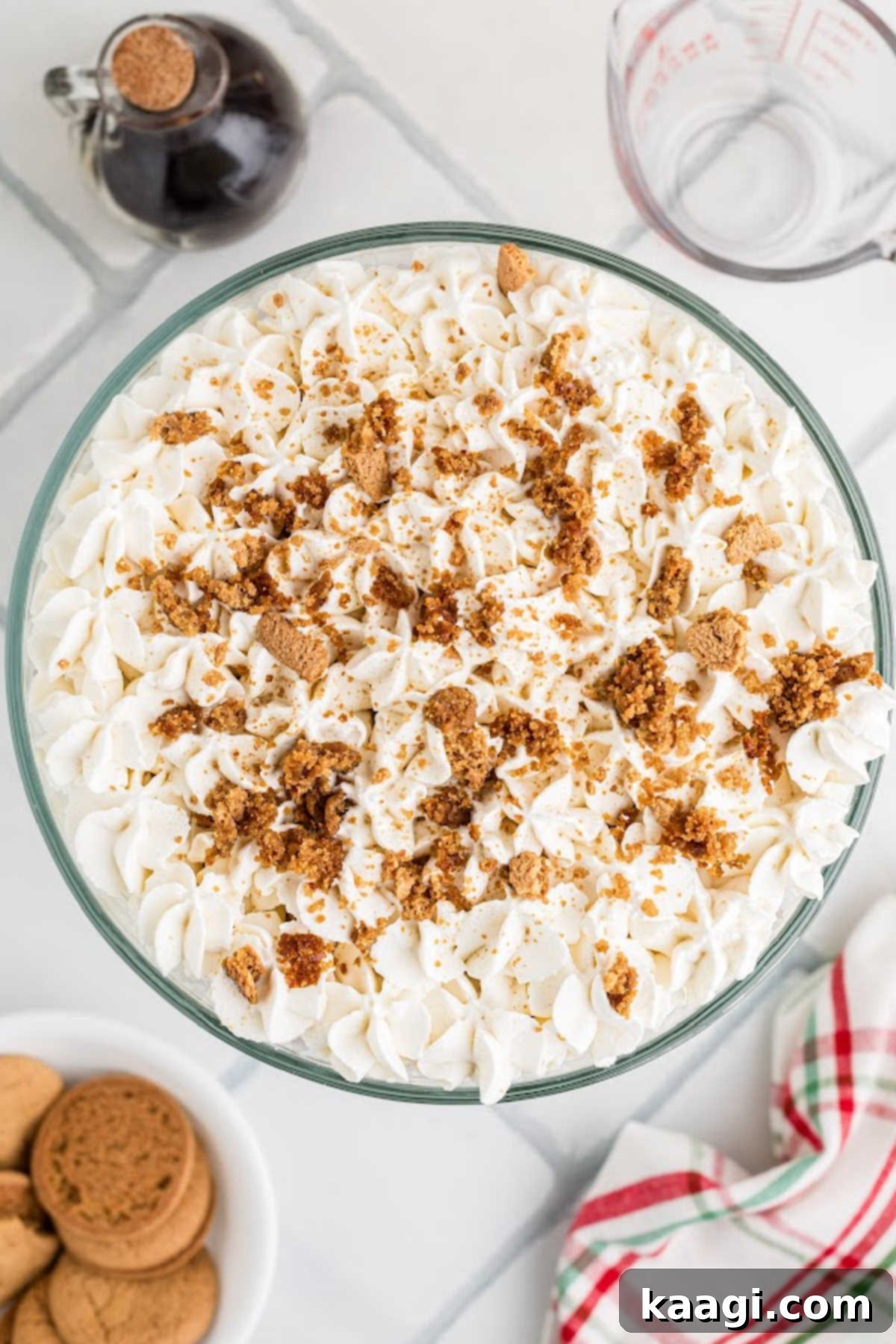 Crumbles of gingerbread cake and cookies, used for topping.