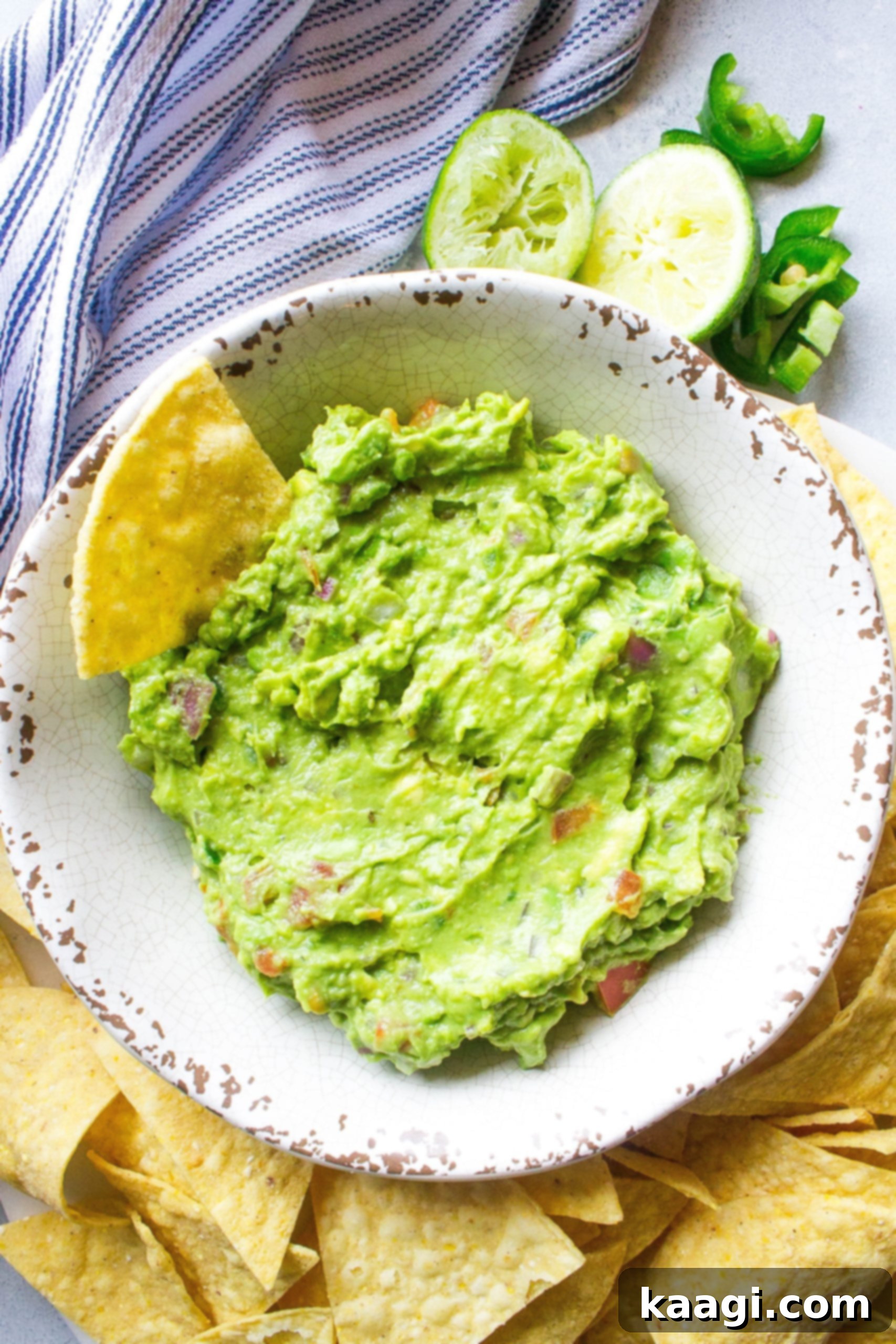 The BEST Homemade Guacamole, bursting with flavor and taking less than 5 minutes to prepare.