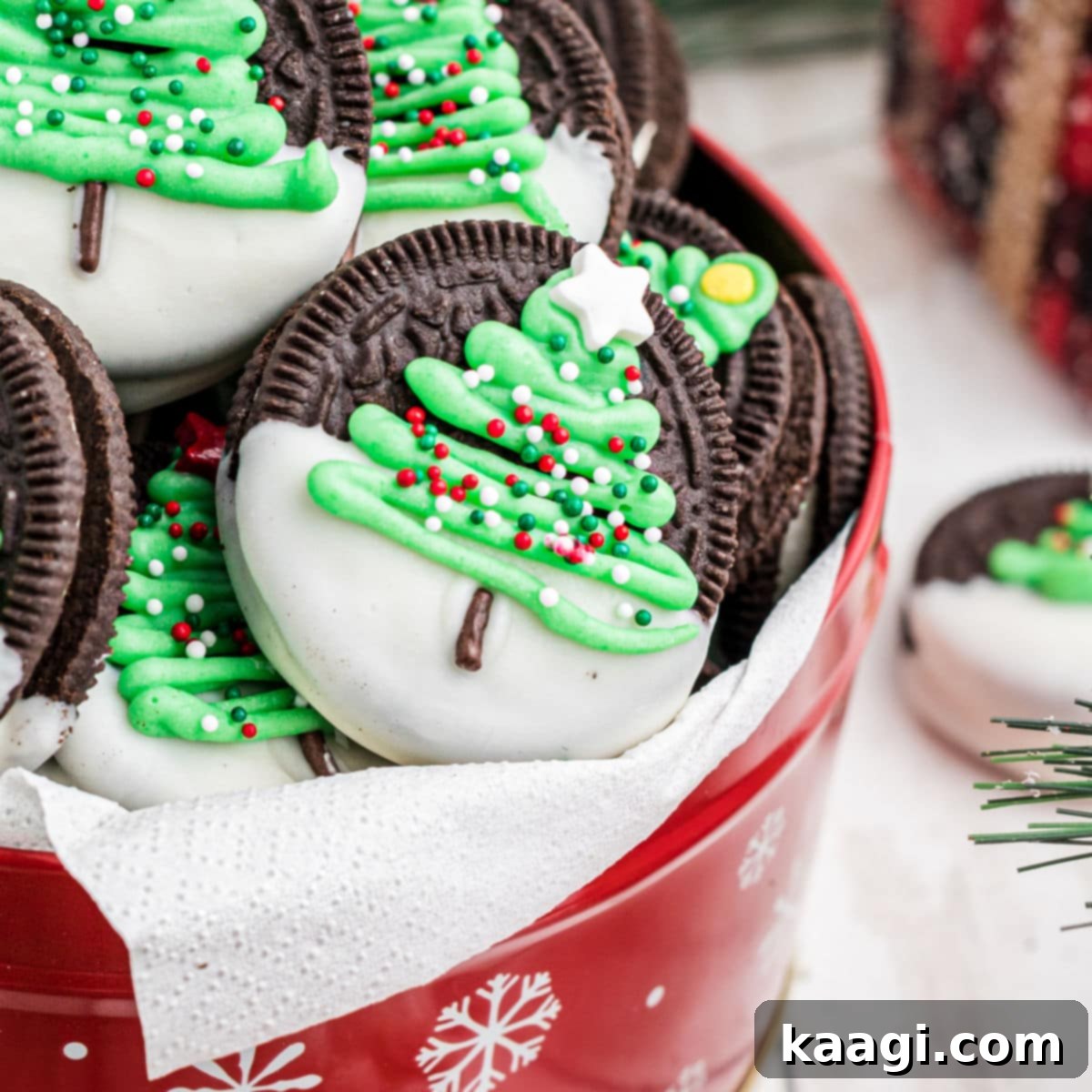 76 Effortless Christmas Goodies 29 Christmas Oreo Cookies decorated with a Christmas tree