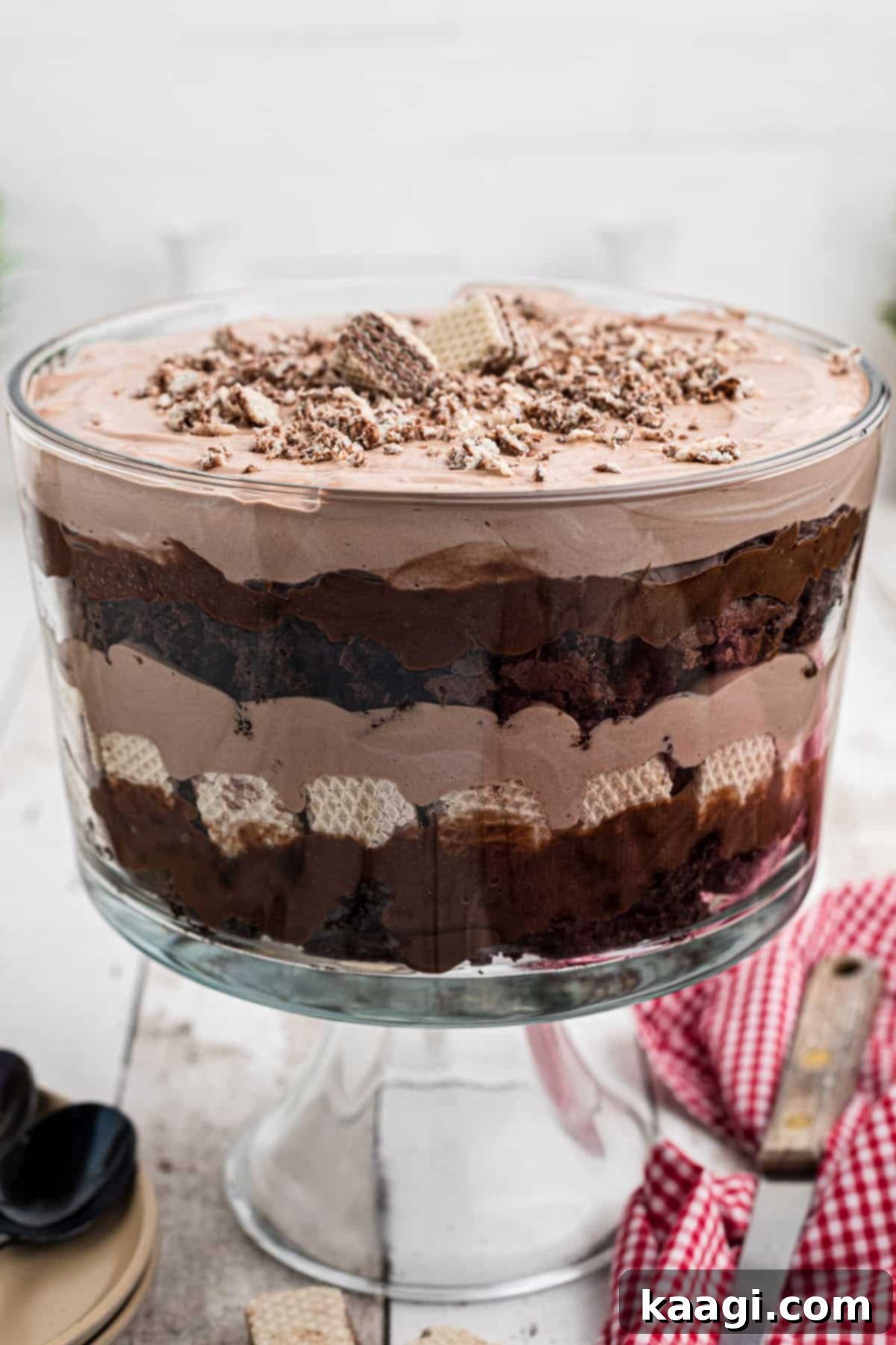 Side view of a pretty nutella trifle, showcasing its layers.
